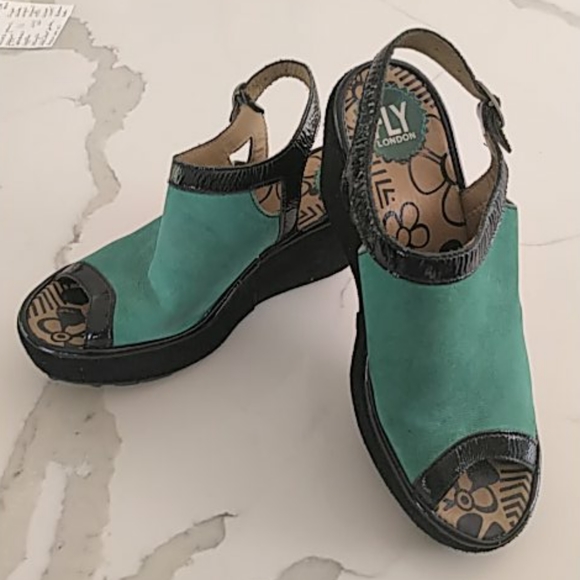 Fly Wedge Sandals